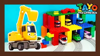 Baue eine neue Zuggarage für Titipo mit Blöcken l Schwerfahrzeuge Lego Play l Tayo der kleine Bus