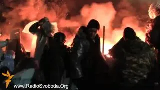 Киев  Украина  На Майдане чуть не загорелась баррикада 20 02 2014 - Ukraine Kiev Майдан Штурм Разгон