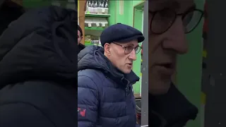 БАНДА СОТРУДНИКОВ МАГАЗИНА ПРОТИВОСТОИТ БЛОГЕРУ #просрочка