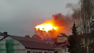 Пожар в Сочи, горит жилой дом. 02.04.18