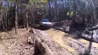 V8 Jeep Cherokee Thrashing it in the mud