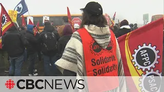 Striking PSAC workers escalate pressure at border crossings