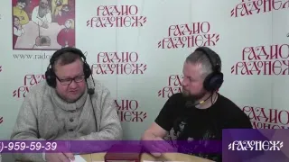 Протоиерей Олег Стеняев и ведущий Владимир Носов в студии радио "Радонеж"