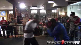 Yuriorkis Gamboa vs. Michael Farenas: Gamboa full mitt workout