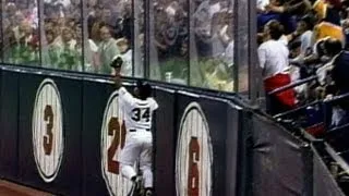 1991 WS Gm6: Puckett's amazing leaping grab at the wall