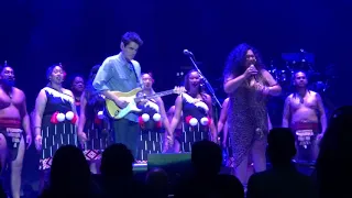 John Mayer opens with How Great Thou Art + New Zealand Kapahaka performance