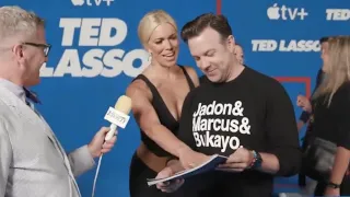 Hannah Waddingham Photobombs Jason Sudeikis