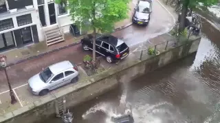 Гонки мажоров в Амстердаме   катер против Порш Кайен
