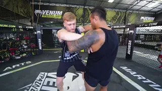 Tutorial: How To Counter The Knee In The Clinch 🥊 | Muay Thai Instructional 🏆