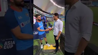 Virat Kohli Meets Pakistani Rising Star Momin Saqib Bhai After India Win the Match | India Vs Pak