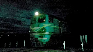 Ночной поезд. Тепловоз 2ТЭ10Л-2077Б/А "Луганка" Бессарабка [CFM]