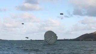 U.S. RECON MARINES conduct Low-Level Jumps into Kaneohe Bay