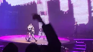 shut Down by blackpink au concert gala des pièces jaunes.