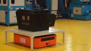 Складской робот-переносчик готовых паллет.