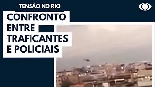 Confronto entre traficantes e policiais no Complexo do Alemão, no Rio de Janeiro