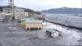 Japan Tsunami 2011   Ocean Overtops Wall1