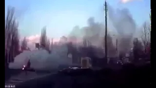 СВЕЖИЕ СОБЫТИЯ Донецк  Прямое попадание в авто, при обстреле города