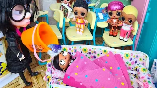 ON THE COUCH RIGHT TO SCHOOL🤣🤣 The family of WEDNESDAY dolls LOL LOL surprise funny cartoons DARINEL