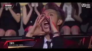 Full reaction of BTS and the other artists  when Namjoon caught cheering for Tiger jk at MAMA 2018