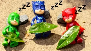 PJ Masks Shrink and have an Outdoor Adventure Playing Hide N seek