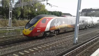 Trains at: Carpenders Park, WCML, 31/10/16