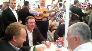 Aleksandar Vučić i Izetbegović  se vesele u centru Beograda! 22.07.2015. HD
