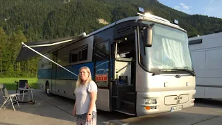 12m Knastbus zum coolen Wohnmobil umgebaut. Tanja lebt, wo andere eingesperrt waren. Vanlife 2021.