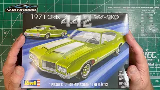 Building and review of the Revell 1971 Olds 442 W-30 1/25 scale plastic model kit