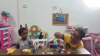 ENZO E LOLO PINTANDO E COLORIDO COM CORES AZUL AMARELO VERMELHO/ UNICÓRNIO E DINOSSAUROS