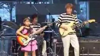 CHICCHI PLAYING THE VENTURES "PIPELINE"