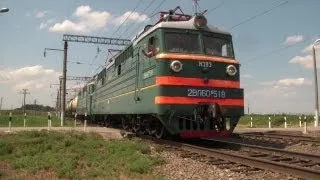 2ВЛ60К-518 с грузовым поездом