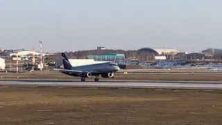 Плавная посадка при сильном ветре Sukhoi Superjet 100-95B в Шереметьево | Споттинг