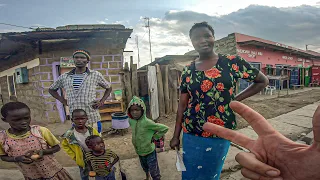 Cruzo la frontera entre Uganda y Kenia | África #161  | Vuelta al Mundo en Moto