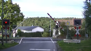 Spoorwegovergang Niedererbach (D) // Railroad crossing // Bahnübergang