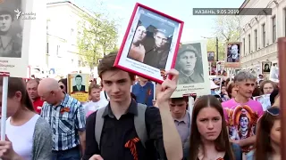 "Сталин хороший. Путин плохой!" ("бессмертный полк" в Казани)