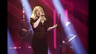 Kelly Clarkson - I Don't Think About You (At Late Night with Seth Meyers)