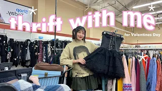 THRIFT WITH ME // thrifting an outfit for my *VALENTINES DAY* date!💗