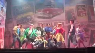 Grease il Musical 2015:  esibizione iniziale cast