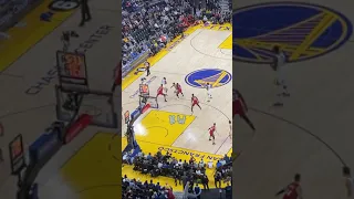 Stephen Curry gives up the ball, gets low, comes back up off a Looney screen Draymond ast for 3!!