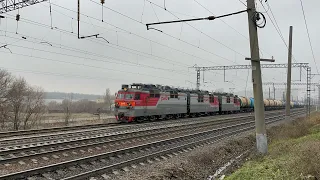 Электровоз ВЛ80С-1197/852А С грузовым поездом