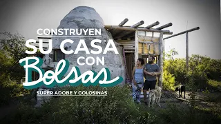 CONSTRUYEN SU CASA CON "BOLSAS" | Super adobe, monte y golosinas.