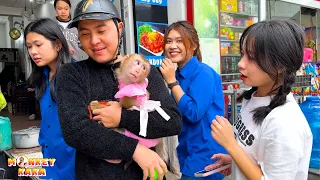 Kaka's happy time with her father going to buy donuts