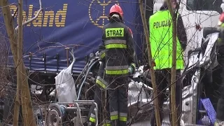 LUBIN. Z osobówki nic nie zostało. Wypadek śmiertelny w Osieku.