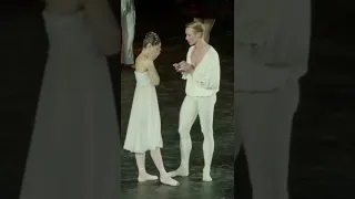 Ballet Dancer 🩰 Proposes to girlfriend on stage.