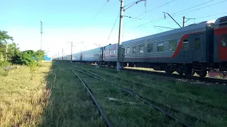 Электровоз ЭП1П-026 с поездом Адлер-Кисловодск.