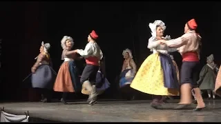 Provence folk dance  La Poulido de Gèmo  Gemenos France