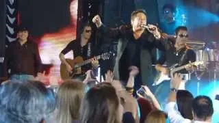 LEONARDO CANTA COM O TRIO DO BRASIL