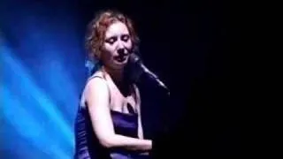 Tori Amos Famous Blue Raincoat Live