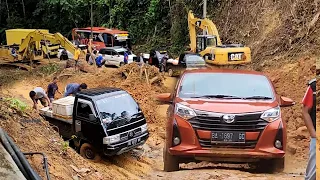 Seeing the toughness of the Toyota Calya and carry pick up on slippery and muddy roads