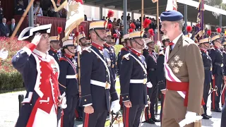 El Rey preside en la Guardia Real el acto de solemne jura o promesa a la Bandera de personal civil